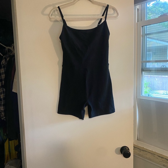 Beyond Yoga black onesie - Picture 1 of 3